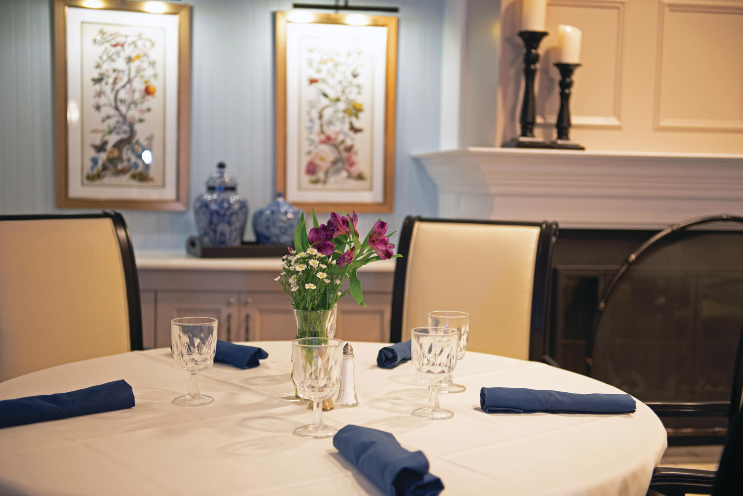 The Fountains at Albemarle Dining table with white linen and cutlery. wrapped in blue cloth napkins