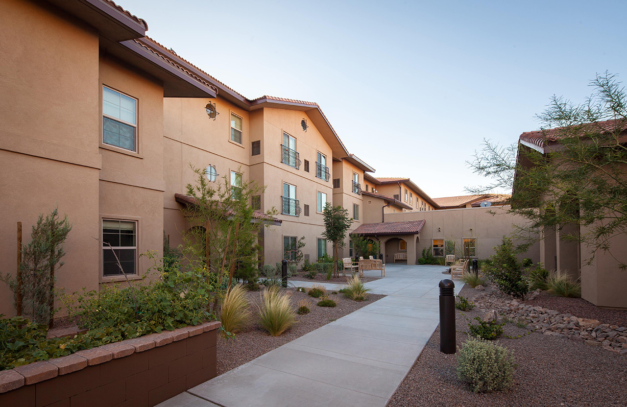 The courtyard at White Cliffs Senior Living.