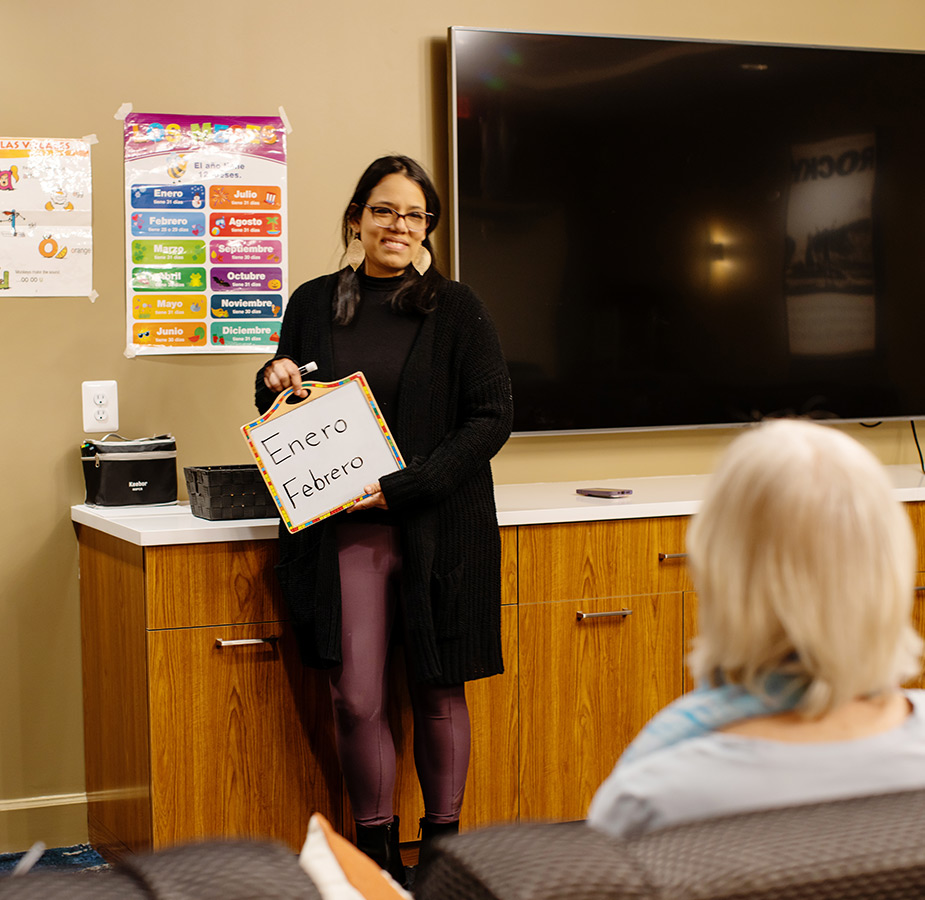 An instructor teaching spanish.