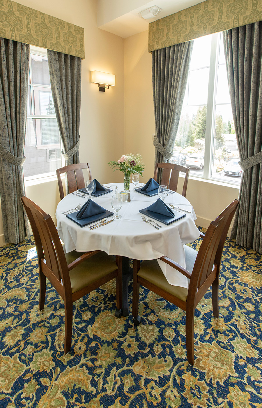 A dining area at The Watermark at San Ramon.