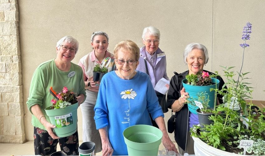 GHGGardeningClub850x500 The residents in the Gardening Club at The Hacienda at Georgetown.