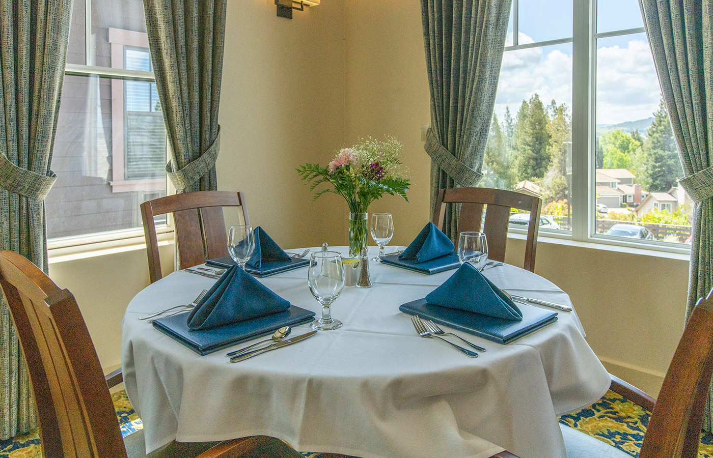 A dining area at The Watermark at San Ramon.