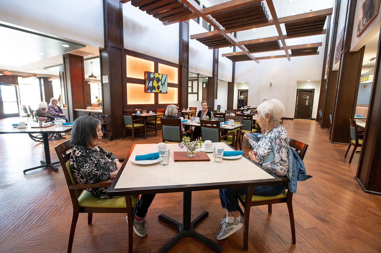 The Watermark at Cherry Hills dining room with residents dining.