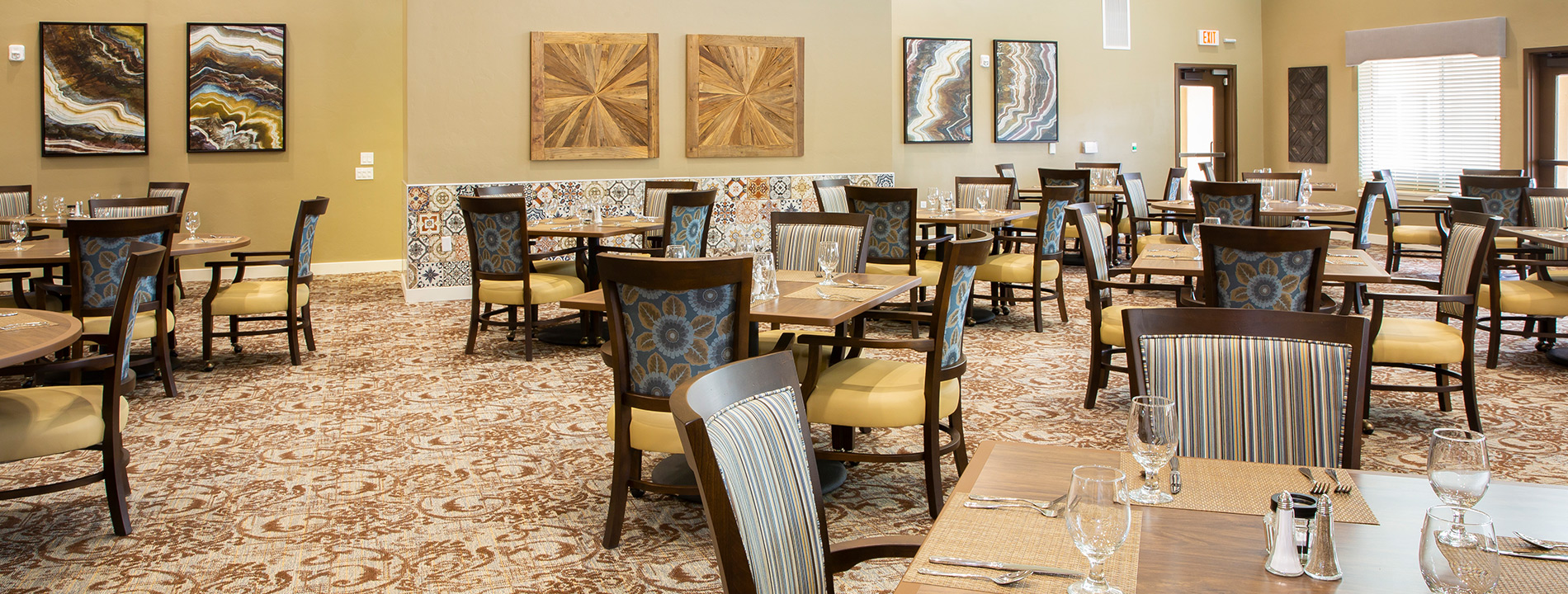 A dining area at The Watermark at Continental Ranch.