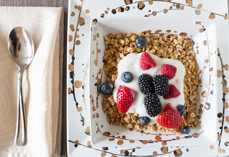 A bowl of granola, yogurt and fruit.