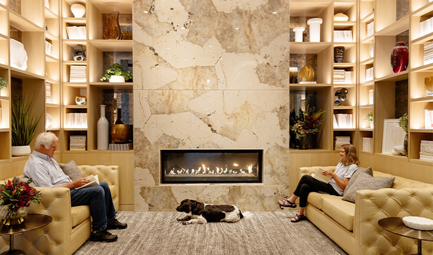 A fireplace and lounge area at The Watermark at Bellevue.