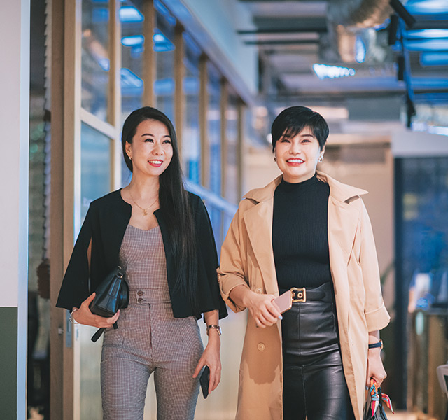 Two people walking in the city.